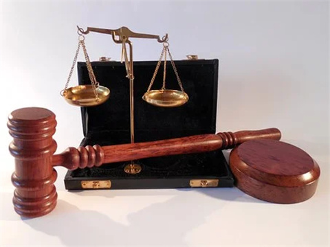 我被騙了6000多塊錢，我提現他叫我交保證金